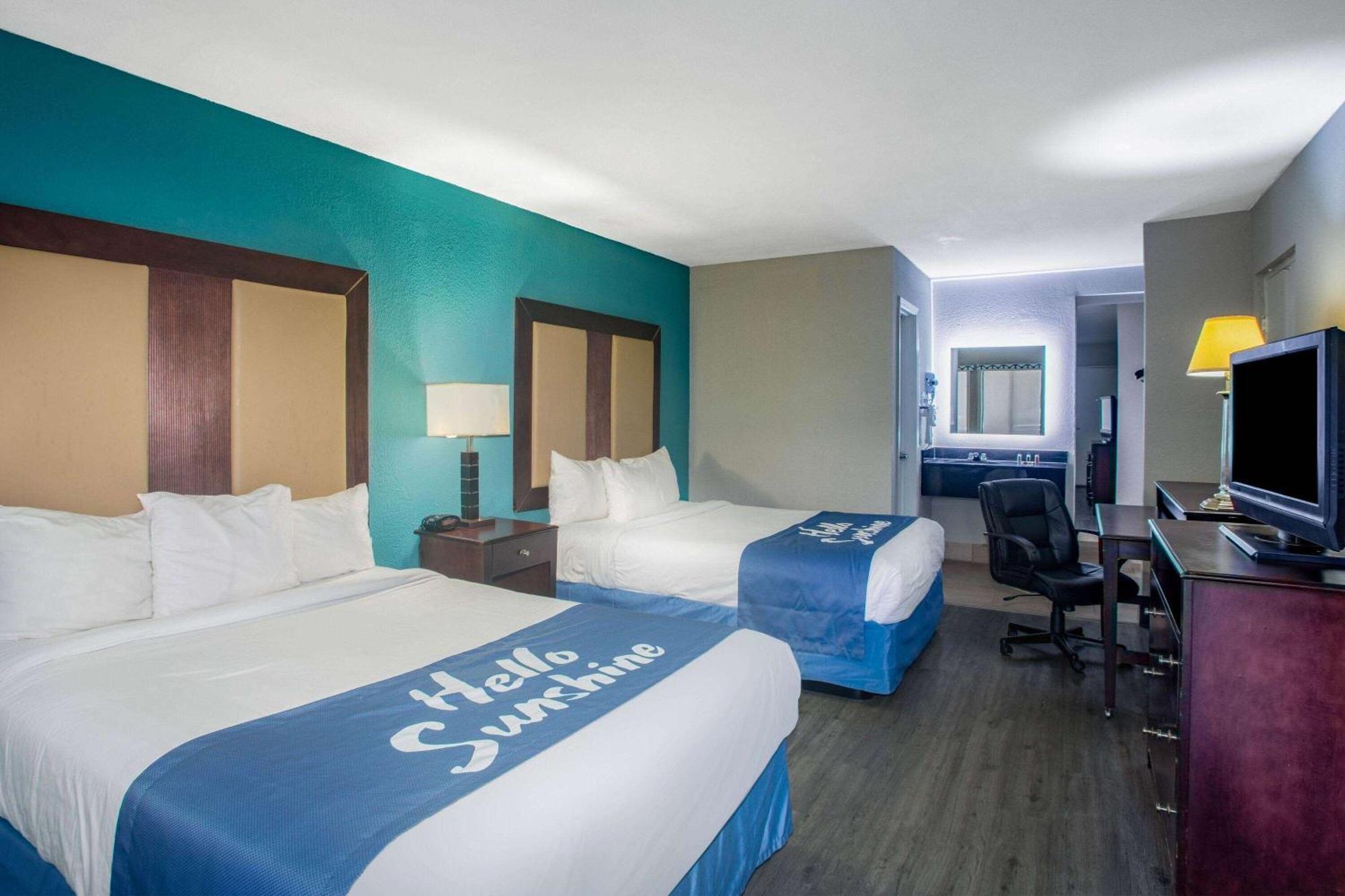 Days Inn By Wyndham Mobile I-65 Exterior photo